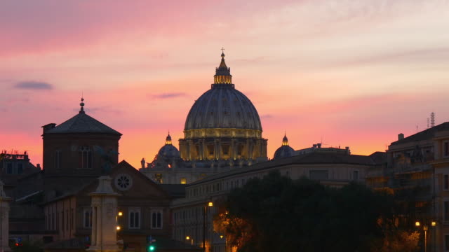 Italia-rosada-puesta-de-sol-cielo-más-famoso-Roma-ciudad-Basílica-vaticana-panorama-4k