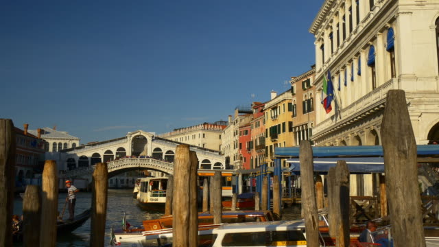 Italien-Sonnenuntergang-Licht-berühmten-Venedig-Rialto-Brücke-Sonnenuntergang-Bucht-Stadtpanorama-4k