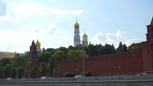 Moskau:-Blick-auf-die-Stadt-vom-Fluss