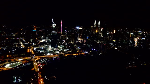 Hermosa-vista-aérea-de-Kuala-Lumpur-luz-y-paisaje-urbano-durante-la-noche.