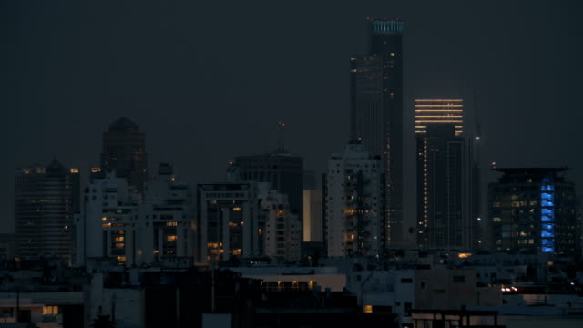 Paisaje-urbano-de-Tel-Aviv-en-la-oscuridad,-Israel