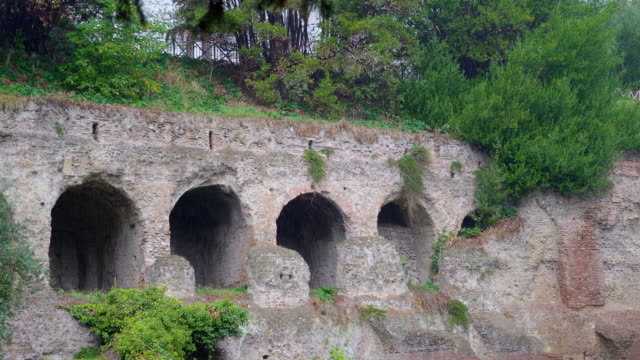 Una-gran-pared-de-la-colina-del-Palatino-en-Roma