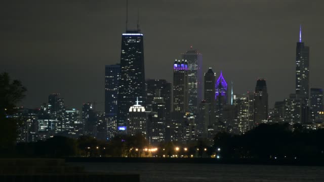 Skyline-von-Chicago-und-Waterfront-in-den-Abendstunden.-Chicago,-Illinois,-Vereinigte-Staaten-von-Amerika.