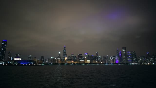 Skyline-von-Chicago-und-Waterfront-in-den-Abendstunden.-29.-November-2017.-Chicago,-Illinois,-Vereinigte-Staaten-von-Amerika.