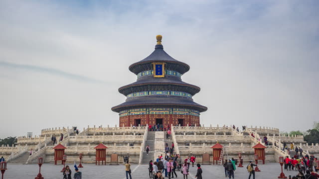 Time-lapse-video-of-tourist-in-Temple-of-Heaven-in-Beijing-city,-China,-timelapse