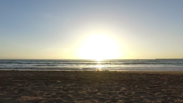 Sonnenuntergang-an-einem-Strand-in-Marokko