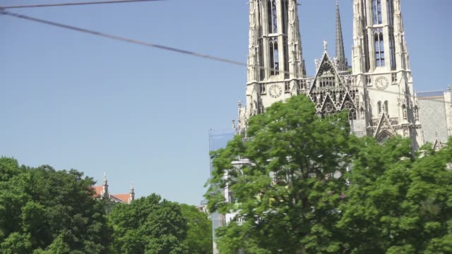 Church-vow-in-the-city-of-Vienna-view-from-the-bus
