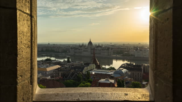 Zeit-Zeitraffer-Aufnahmen-der-Skyline-der-Stadt-Budapest-in-Ungarn-Timelapse-4K