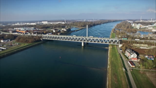 Puente-sobre-el-Rin-el-río-vuelo-Alemania