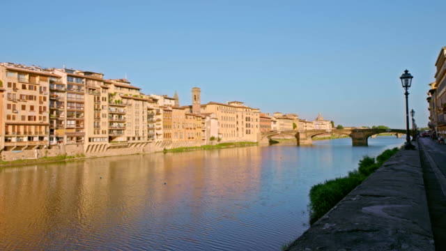 Bridges-of-Florence-over-the-Arno-River-at-sunset,-Italy