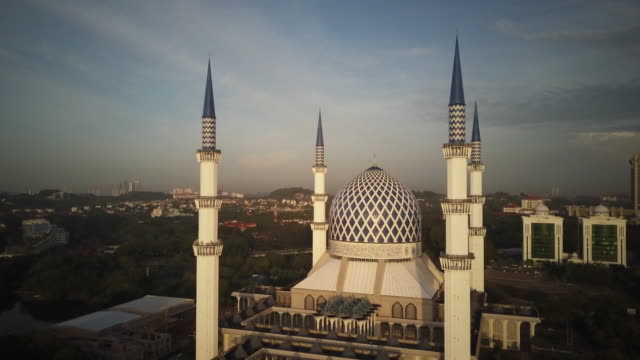 Aéreas-imágenes---amanecer-en-una-mezquita.