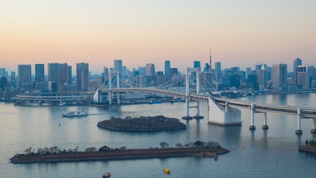 Tag-zur-Nacht-Zeitraffer,-Tokyo-City-Skyline-Blick-auf-Hafen-von-Tokio-in-Japan.,-Time-Lapse
