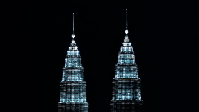Timelapse-of-illuminated-Petronas-Twin-Towers,-Kuala-Lumpur