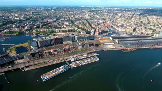 Vista-aérea-de-la-ciudad-sobre-Amsterdam