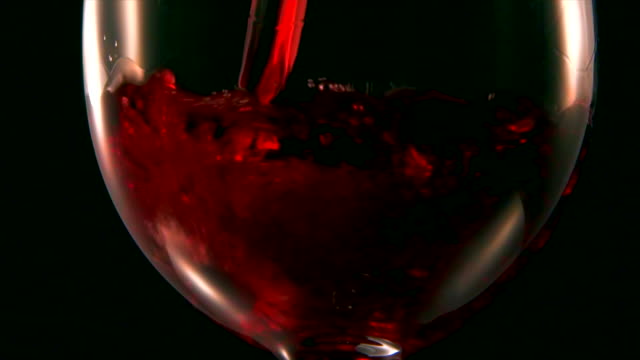 Makroaufnahme-von-Rotwein-in-Glas