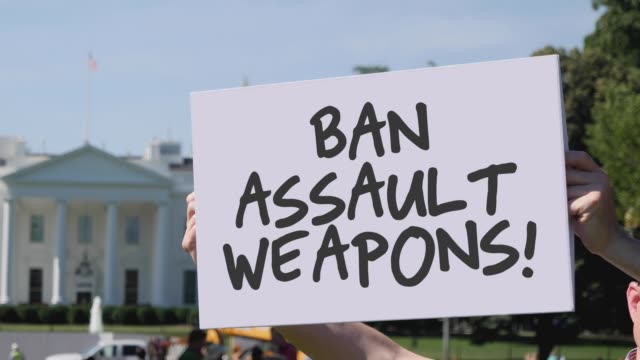 Man-Holds-Ban-Assault-Weapons-Sign-in-Front-of-White-House