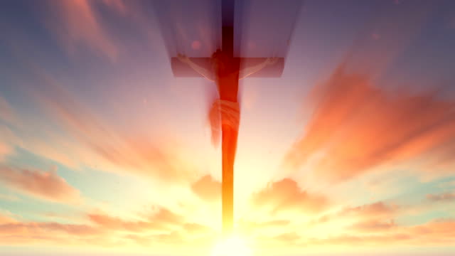Jesus-Kreuz-gegen-himmlische-Roter-Himmel-mit-Tauben-fliegen