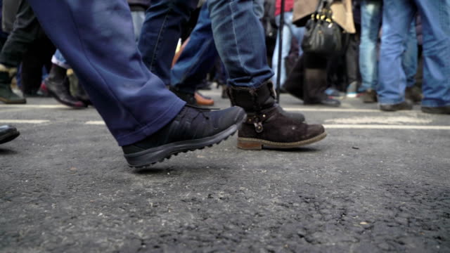 Concept-crowd-feet-with-shoes-closeup.-Anonymous-people-walking-on-the-street.-Unrecognizable-crowd-of-people-walking-during-morning-commute