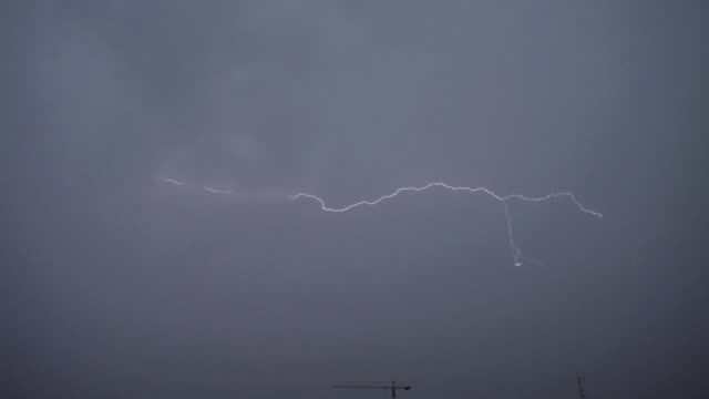 Lightning-and-storm-clouds-in-Slow-Motion