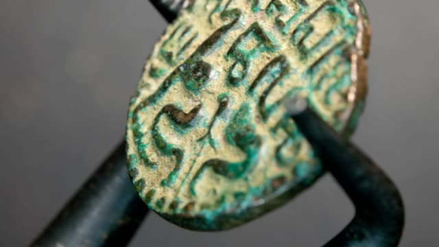 Nahaufnahme-eines-sehr-alten-Münzen