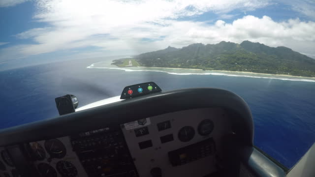 Fliegende-Cessna-Flugzeug-Cockpit-bei-der-Landung