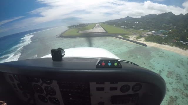 Fliegende-Cessna-Flugzeug-Cockpit-bei-der-Landung