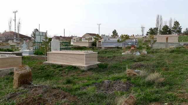 Muslimischen-Friedhof,-muslimische-Grabsteine,