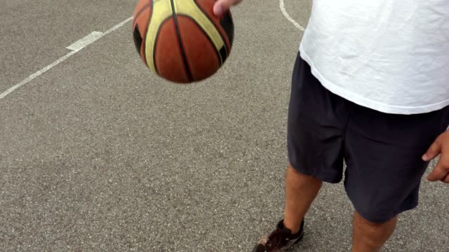 Basketball-player-dribbles-the-ball
