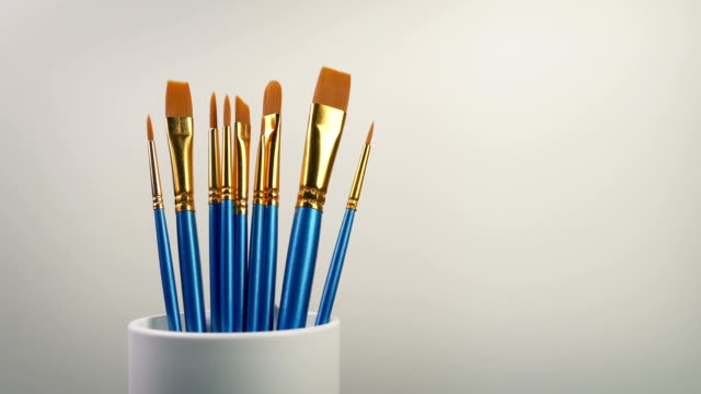 Many-Paint-Brushes-By-Blank-Canvas