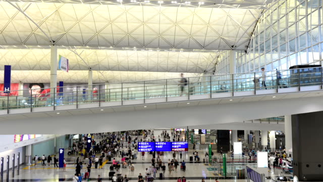Zeitraffer-zügeltermine-Passagier-Abfahrts--und-Ankunftszeiten-am-Flughafen-Hongkong