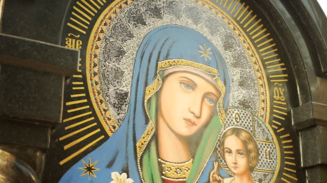 Icon-of-the-Mother-of-God-closeup