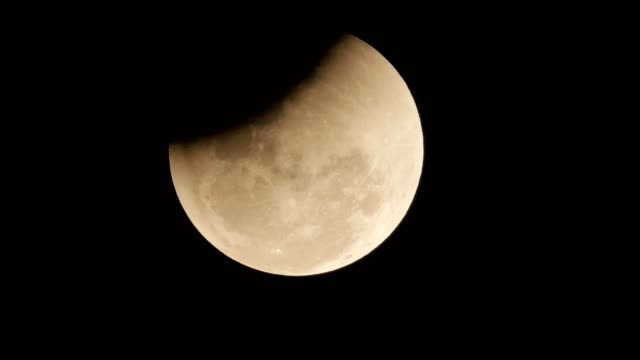 Orbital-del-eclipse-de-luna-llena.