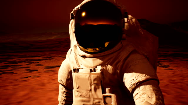 Astronauta-en-el-traje-espacial-con-caminar-en-Marte-en-busca-de-vida
