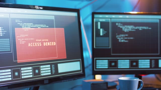 Hacker-erstellen-Computervirus-für-Cyber-Angriff