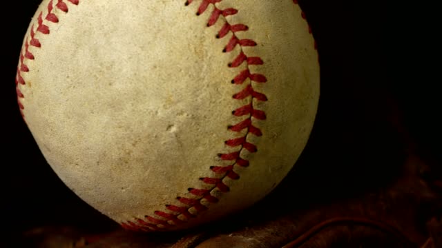 old-baseball-Glove-With-Ball