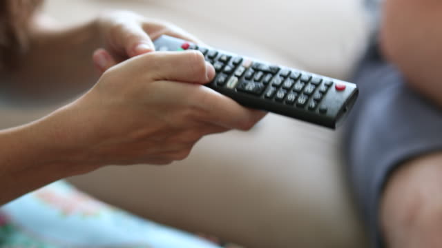 Hand-holding-TV-control-remote