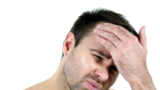 Haarausfall,-mittleren-Alter-Mann-überprüfen-seinen-Kopf
