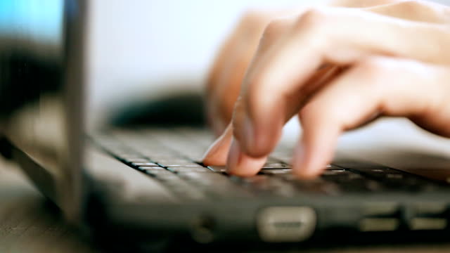 Fingers-typing-on-keyboard