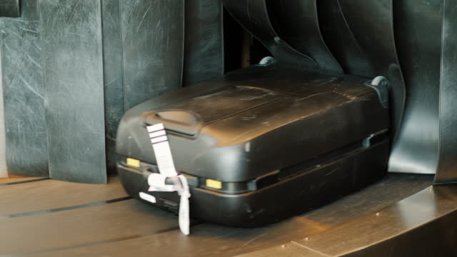 Gepäck-Fahrten-auf-dem-Transport-Band.-Logistik-des-Luftverkehrs