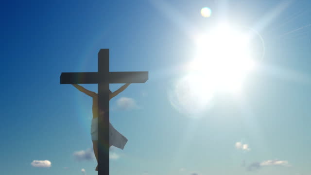 Jesus-Kreuz-gegen-blauen-Himmel