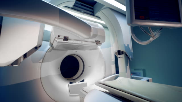 Moderno-equipo-médico,-escáner-tomográfico.