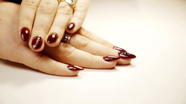 Beautiful-woman's-hands-with-perfect-manicure-at-beauty-salon.