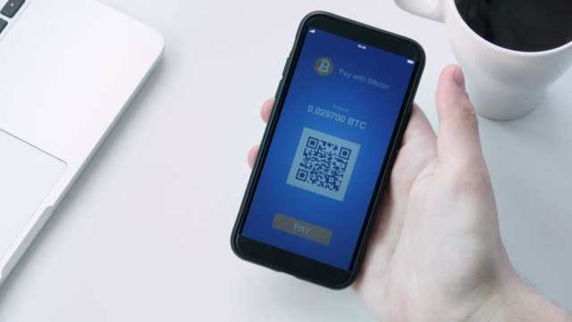 Paying-with-bitcoin-using-smartphone