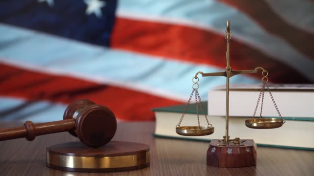 Justicia-de-las-leyes-de-Estados-Unidos-en-la-corte