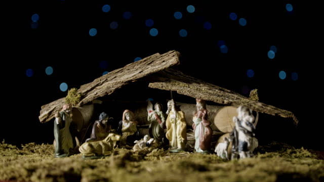 Christmas-lights-and-nativity-set