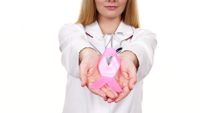 Frau-Doktor-zeigt-rosa-Schleife-hilft-Symbol-4K