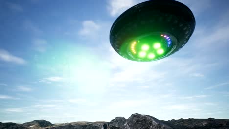 UFO-fliegt-über-den-Vulkan