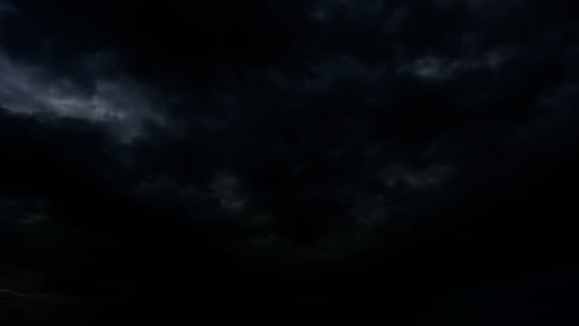 Thunderstorm-clouds-at-night-with-lightning.-4K-Timelapse-Loop.