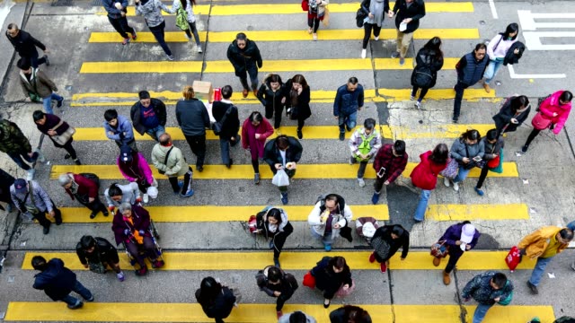 Belebten-Fußgänger--und-Auto-Kreuzung-am-Hong-Kong---Zeitraffer