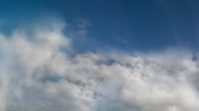 Fliegen-über-den-Wolken-Sonne-Flugzeug-Airplane-Flugzeug-schweben-fliegen-Himmel-Stratosphäre-4k